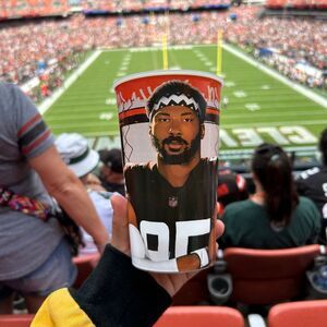 Cleveland Browns Myles Garrett #95 Collectible Stadium Cup 32oz NFL Football Gam